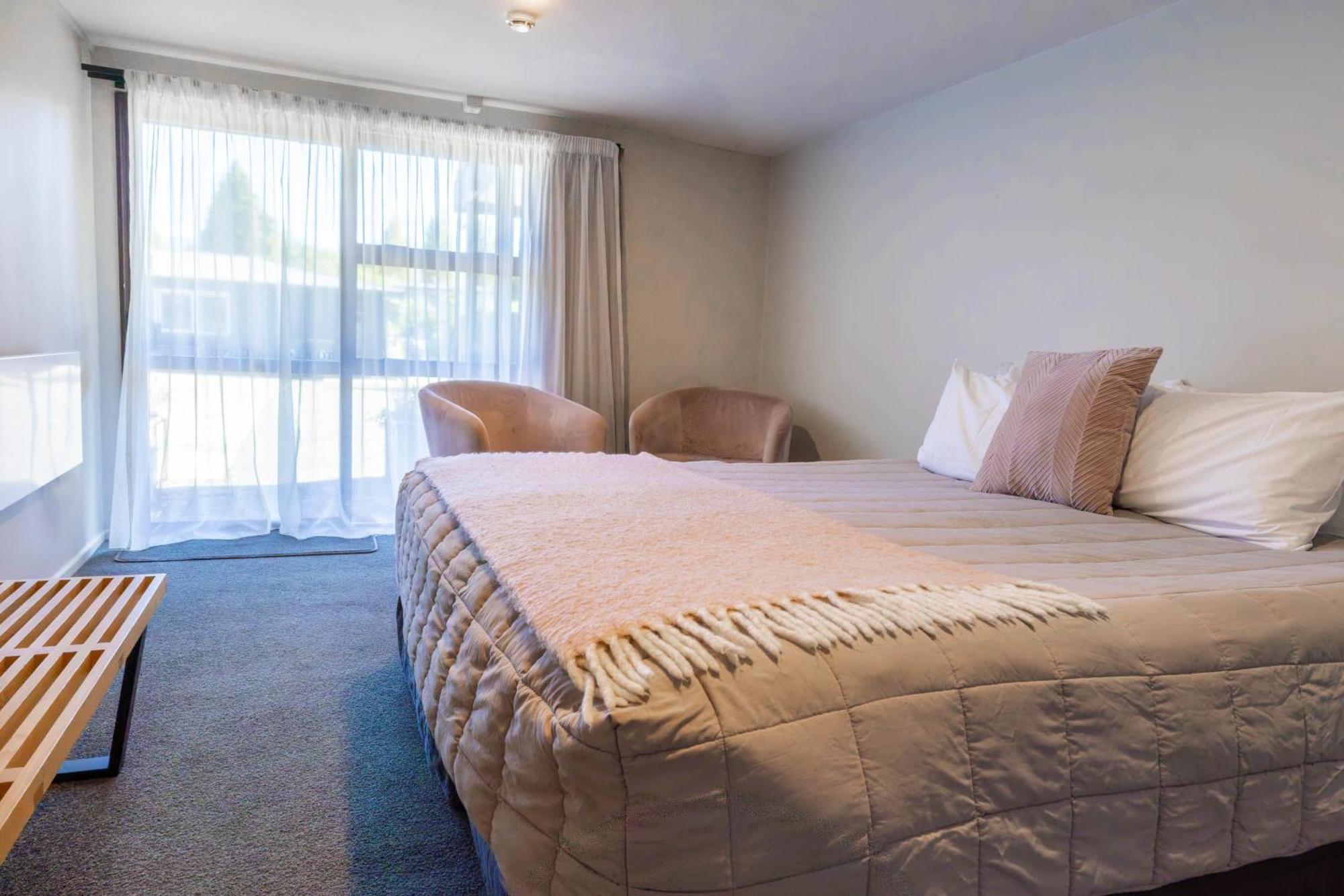 Shakespeare House Bed & Breakfast Te Anau Ngoại thất bức ảnh